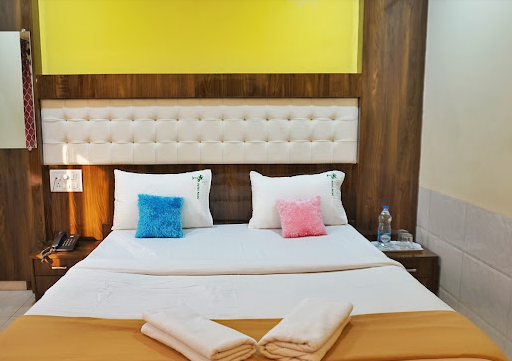 1 x Deluxe AC Double Room 